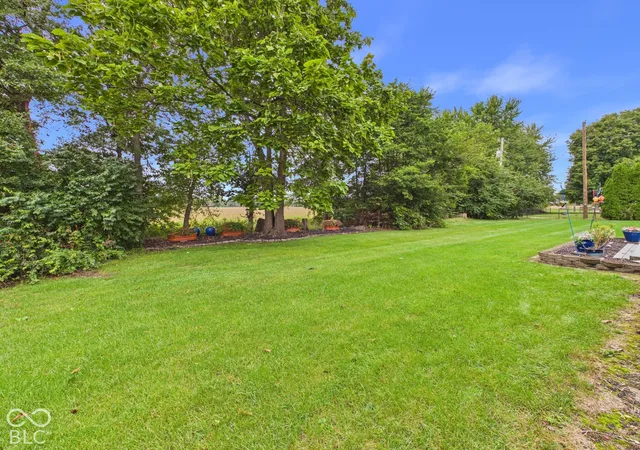 Photo 3 of Condo for sale at 2311 Ivy Dr, Anderson, IN 46011 | MLS# 22127939 | Listing updated on 2026-09-25