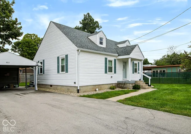 Photo 3 of Single family home for sale at 433 S Main St, Pendleton, IN 46064 | MLS# 22127942 | Listing updated on 2026-09-25