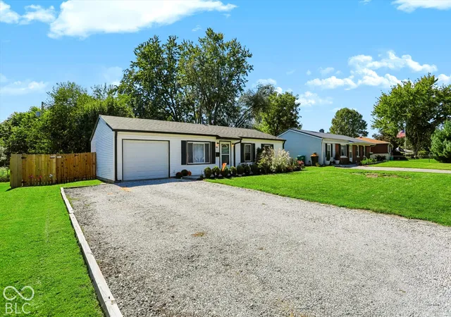Photo 3 of Sale Pending at 41 North Dr, Mooresville, IN 46158 | MLS# 22127949 | Listing updated on 2026-10-02