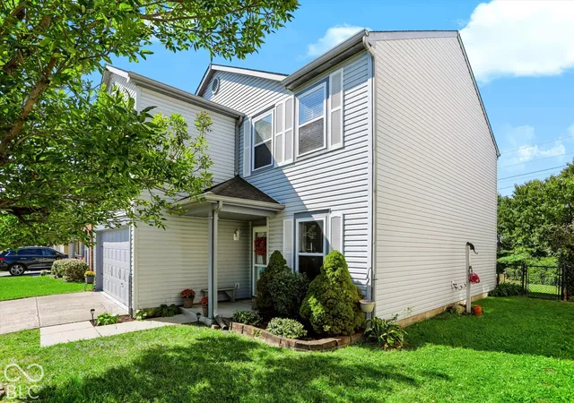 Photo 2 of Single family home for sale at 6626 Sonesta Dr, Indianapolis, IN 46217 | MLS# 22127964 | Listing updated on 2026-10-01