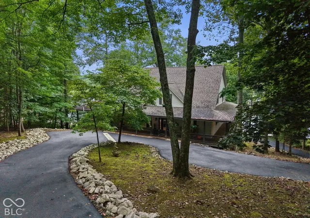 Photo 3 of Sale Pending at 3932 E Rembrandt Dr, Martinsville, IN 46151 | MLS# 22127969 | Listing updated on 2026-09-30