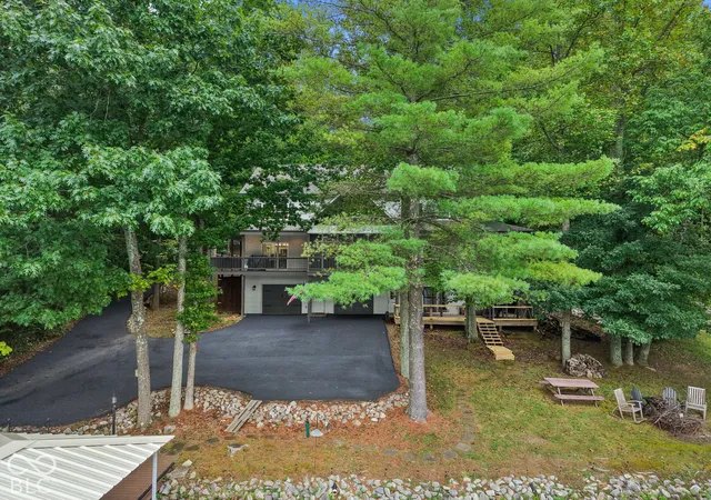 Photo 4 of Sale Pending at 3932 E Rembrandt Dr, Martinsville, IN 46151 | MLS# 22127969 | Listing updated on 2026-09-30