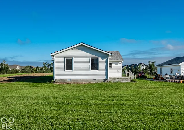 Photo 3 of Single family home for sale at 10958 Greenfield Ave, Noblesville, IN 46060 | MLS# 22127981 | Listing updated on 2026-09-25
