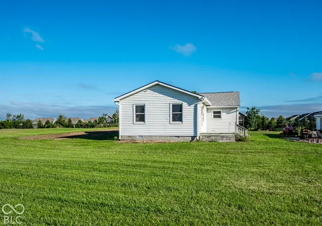 Photo 4 of Single family home for sale at 10958 Greenfield Ave, Noblesville, IN 46060 | MLS# 22127981 | Listing updated on 2026-09-25