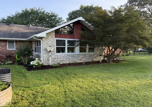 Photo 4 of Sale Pending at 960 Broadway N Dr, Plainfield, IN 46168 | MLS# 22127992 | Listing updated on 2026-09-26