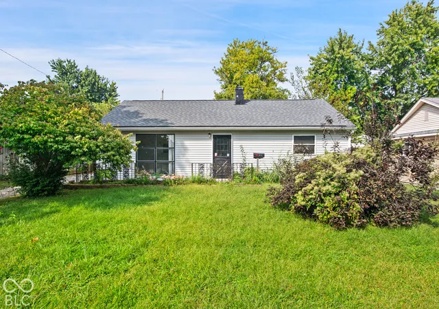Single family home for sale at 512 Park Dr, Greenwood, IN 46143 | MLS# 22127993