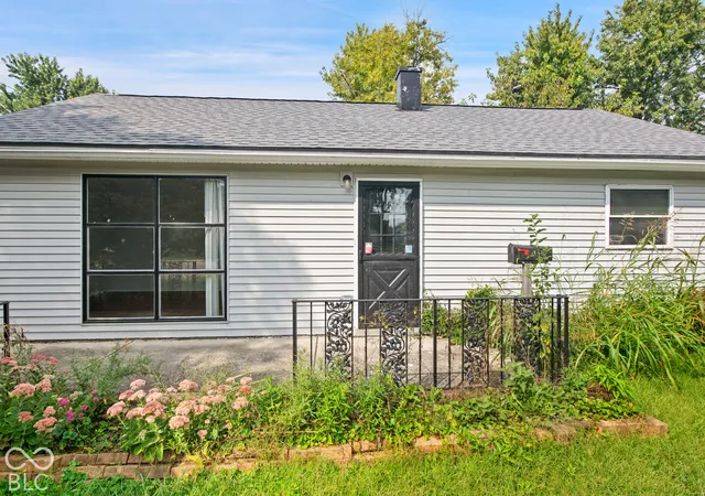 Photo 1 of Single family home for sale at 512 Park Dr, Greenwood, IN 46143 | MLS# 22127993 | Listing updated on 2026-09-24