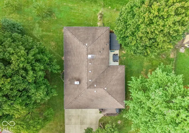 Photo 3 of Sale Pending at 6375 Derbyshire Rd, Indianapolis, IN 46227 | MLS# 22128005 | Listing updated on 2026-10-01