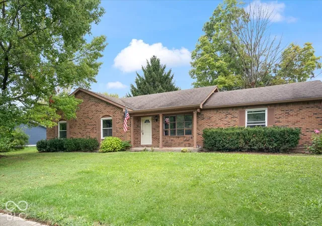 Photo 1 of Single family home for sale at 7811 Taunton Rd, Indianapolis, IN 46260 | MLS# 22128007 | Listing updated on 2026-10-01