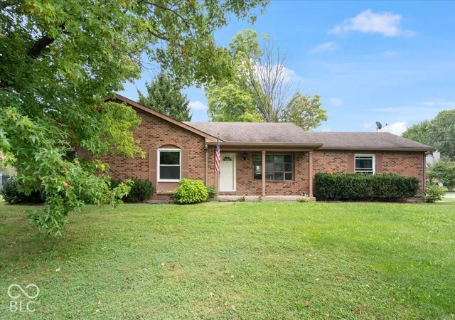 Photo 2 of Single family home for sale at 7811 Taunton Rd, Indianapolis, IN 46260 | MLS# 22128007 | Listing updated on 2026-10-01