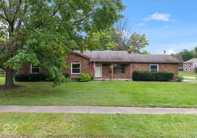 Photo 3 of Single family home for sale at 7811 Taunton Rd, Indianapolis, IN 46260 | MLS# 22128007 | Listing updated on 2026-10-01