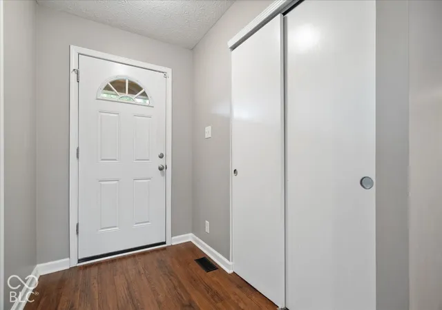 Photo 3 of Single family home for sale at 7811 Taunton Rd, Indianapolis, IN 46260 | MLS# 22128007 | Listing updated on 2026-10-24