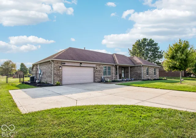 Photo 2 of Sale Pending at 3751 N County Rd 900 E, Brownsburg, IN 46112 | MLS# 22128008 | Listing updated on 2026-10-06