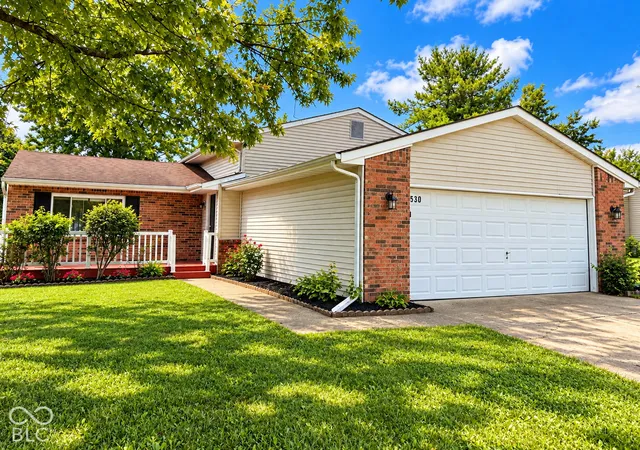 Photo 2 of Single family home for sale at 530 Quail Run, Greenwood, IN 46142 | MLS# 22128010 | Listing updated on 2026-10-01