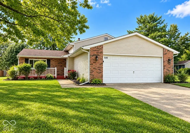 Photo 2 of Single family home for sale at 530 Quail Run, Greenwood, IN 46142 | MLS# 22128010 | Listing updated on 2026-10-07