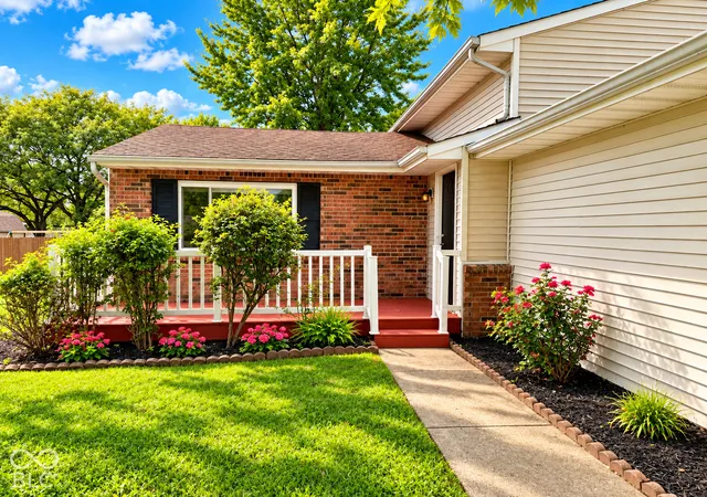 Photo 3 of Single family home for sale at 530 Quail Run, Greenwood, IN 46142 | MLS# 22128010 | Listing updated on 2026-10-01
