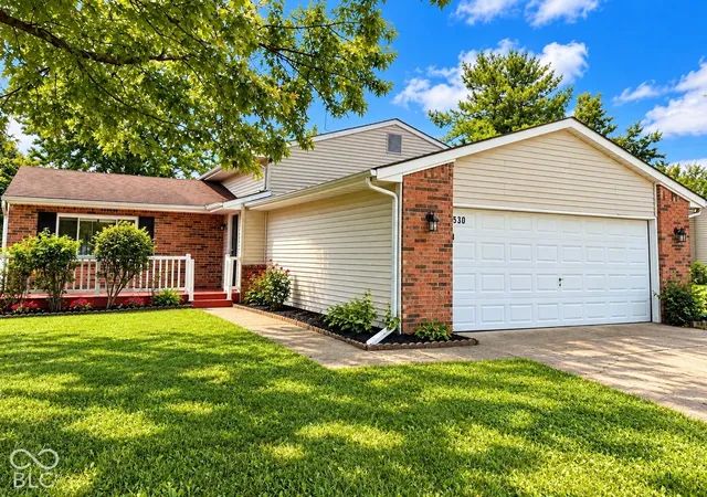 Photo 3 of Single family home for sale at 530 Quail Run, Greenwood, IN 46142 | MLS# 22128010 | Listing updated on 2026-10-07