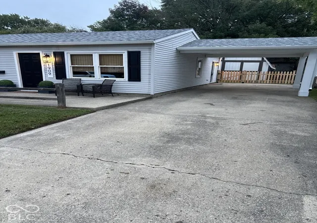 Photo 2 of Single family home for sale at 1909 Arlington Rd, Lafayette, IN 47904 | MLS# 22128015 | Listing updated on 2026-09-26