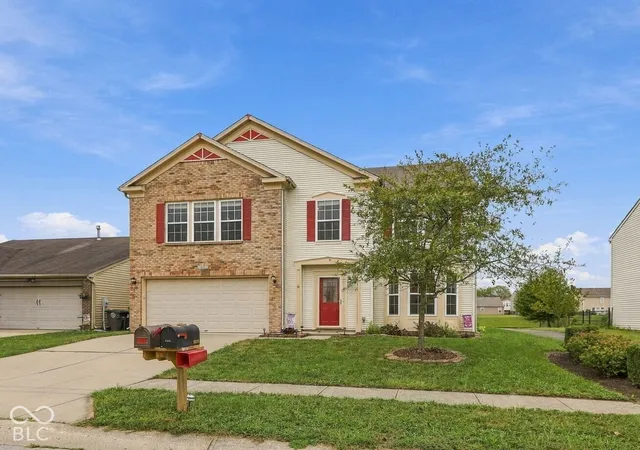 Photo 3 of Single family home for sale at 831 Highpointe, Shelbyville, IN 46176 | MLS# 22128024 | Listing updated on 2026-09-29