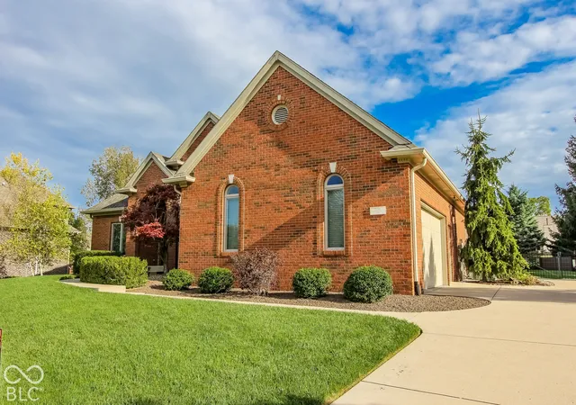 Photo 2 of Single family home for sale at 2593 Forest Hills Blvd, Greenwood, IN 46143 | MLS# 22128033 | Listing updated on 2026-09-26