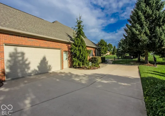 Photo 3 of Single family home for sale at 2593 Forest Hills Blvd, Greenwood, IN 46143 | MLS# 22128033 | Listing updated on 2026-09-26