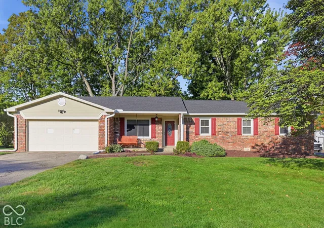 Photo 1 of Single family home for sale at 36 Lansdowne Ln, Carmel, IN 46033 | MLS# 22128036 | Listing updated on 2026-10-09