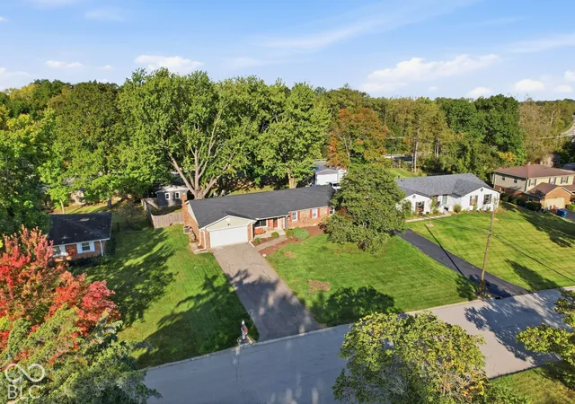 Photo 2 of Single family home for sale at 36 Lansdowne Ln, Carmel, IN 46033 | MLS# 22128036 | Listing updated on 2026-10-09