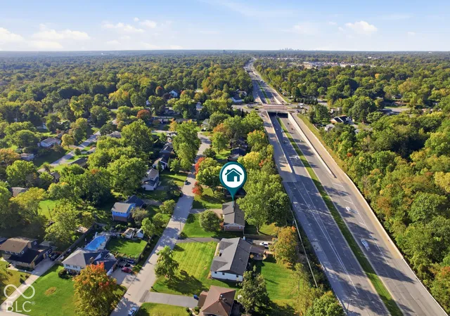 Photo 3 of Single family home for sale at 36 Lansdowne Ln, Carmel, IN 46033 | MLS# 22128036 | Listing updated on 2026-10-09