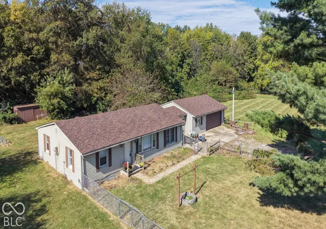 Photo 2 of Sale Pending at 9545 Bono Rd, Terre Haute, IN 47802 | MLS# 22128067 | Listing updated on 2026-10-14