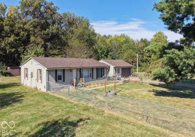 Photo 3 of Sale Pending at 9545 Bono Rd, Terre Haute, IN 47802 | MLS# 22128067 | Listing updated on 2026-10-14