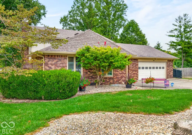 Photo 3 of Single family home for sale at 261 Oakwood, Greenwood, IN 46142 | MLS# 22128071 | Listing updated on 2026-09-26