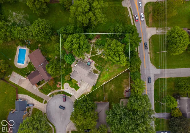 Photo 4 of Single family home for sale at 261 Oakwood, Greenwood, IN 46142 | MLS# 22128071 | Listing updated on 2026-09-26
