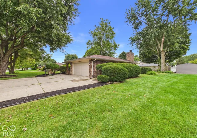 Photo 2 of Single family home for sale at 3419 River Blf Rd, Anderson, IN 46012 | MLS# 22128077 | Listing updated on 2026-09-25