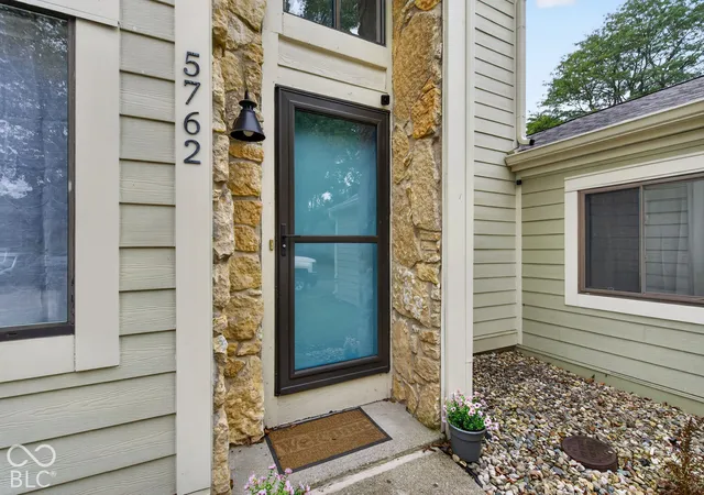 Photo 4 of Condo for sale at 5762 Overcrest Dr, Indianapolis, IN 46237 | MLS# 22128078 | Listing updated on 2026-09-29
