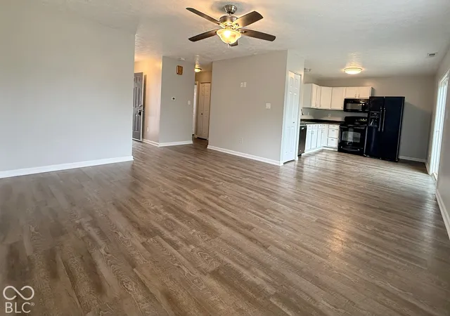 Photo 4 of Single family home for sale at 823 Tall Timber Dr, Greenwood, IN 46143 | MLS# 22128080 | Listing updated on 2026-09-25