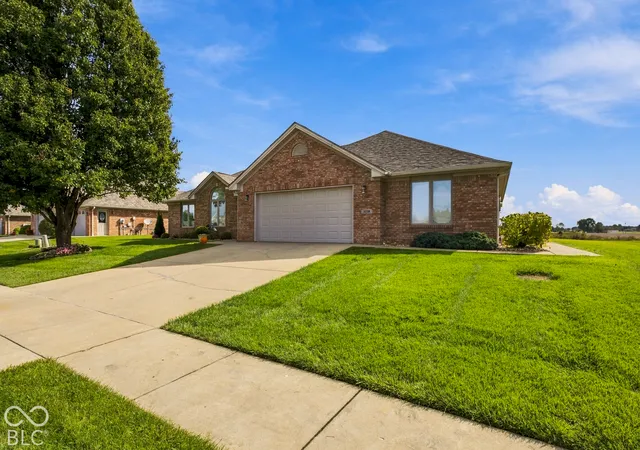 Photo 2 of Sale Pending at 3739 Imperial Dr E, Columbus, IN 47203 | MLS# 22128085 | Listing updated on 2026-10-05