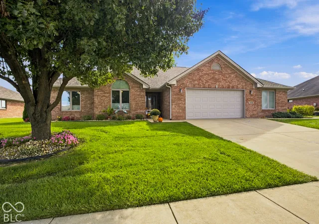 Photo 3 of Sale Pending at 3739 Imperial Dr E, Columbus, IN 47203 | MLS# 22128085 | Listing updated on 2026-10-05