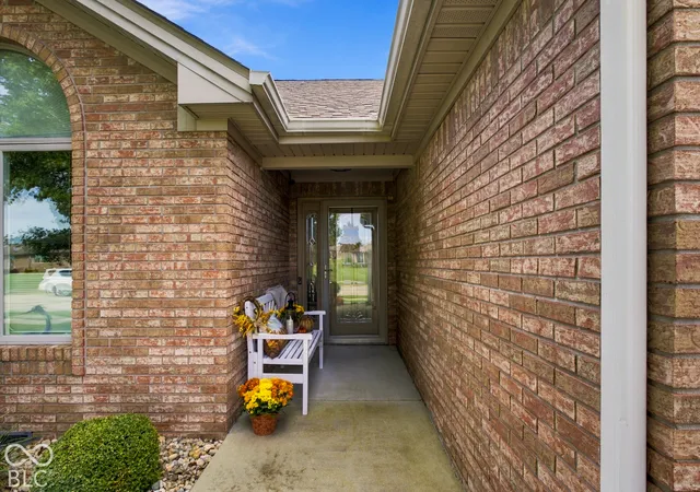 Photo 3 of Sale Pending at 3739 Imperial Dr E, Columbus, IN 47203 | MLS# 22128085 | Listing updated on 2026-10-05