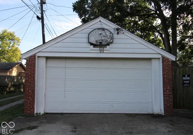 Photo 2 of Single family home for sale at 53 N Vine St, Indianapolis, IN 46222 | MLS# 22128089 | Listing updated on 2026-09-30