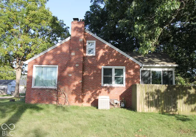 Photo 3 of Single family home for sale at 53 N Vine St, Indianapolis, IN 46222 | MLS# 22128089 | Listing updated on 2026-09-30