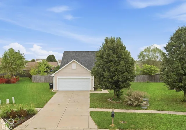 Photo 3 of Single family home for sale at 6489 Enclave Ct, Greenwood, IN 46143 | MLS# 22128091 | Listing updated on 2026-09-28