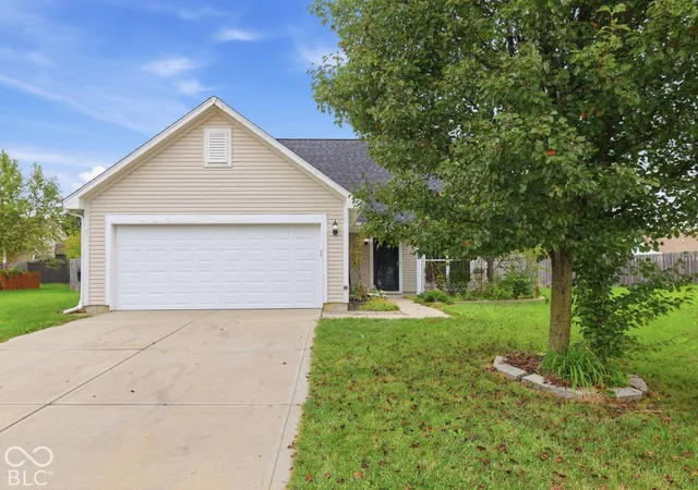 Photo 1 of Single family home for sale at 6489 Enclave Ct, Greenwood, IN 46143 | MLS# 22128091 | Listing updated on 2026-09-28