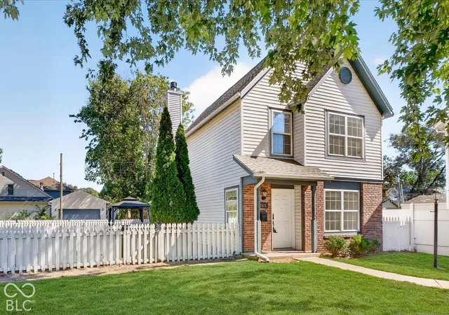 Photo 2 of Single family home for sale at 2623 N Delaware St, Indianapolis, IN 46205 | MLS# 22128101 | Listing updated on 2026-10-06