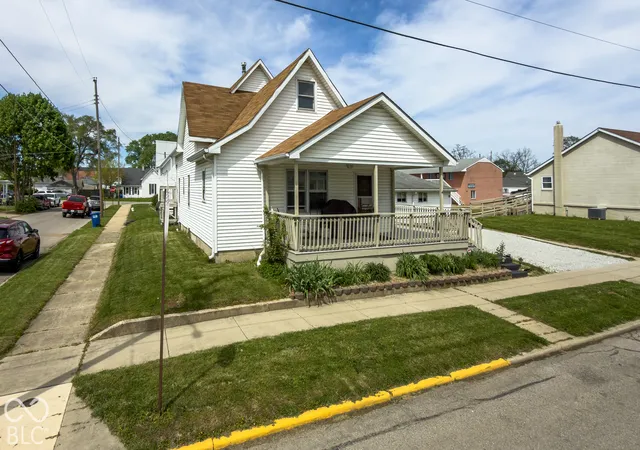 Photo 3 of Single family home for sale at 535 Dunn Ave, Shelbyville, IN 46176 | MLS# 22128102 | Listing updated on 2026-09-27