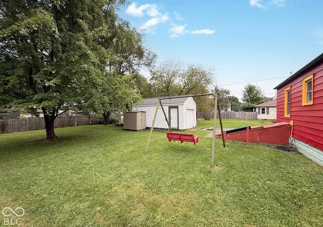 Photo 4 of Single family home for sale at 1111 Fairfax St, Anderson, IN 46012 | MLS# 22128110 | Listing updated on 2026-09-30