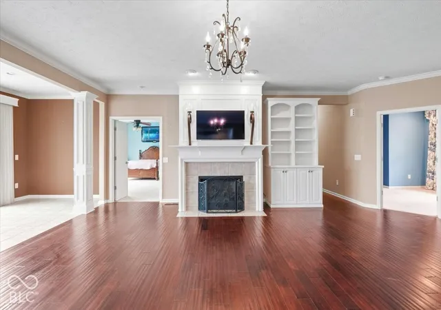 Photo 3 of Sale Pending at 8923 W Cobblestone Dr, Zionsville, IN 46077 | MLS# 22128113 | Listing updated on 2026-10-02