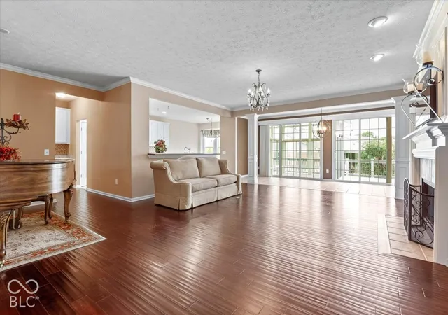 Photo 3 of Sale Pending at 8923 W Cobblestone Dr, Zionsville, IN 46077 | MLS# 22128113 | Listing updated on 2026-10-02