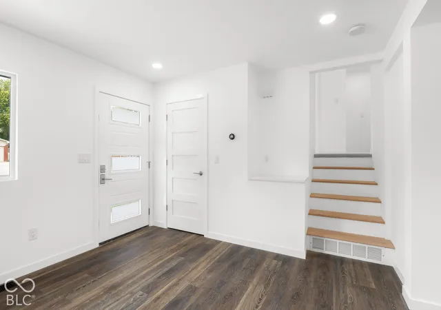 Photo 3 of Single family home for sale at 3385 Virginia St, Columbus, IN 47203 | MLS# 22128124 | Listing updated on 2026-09-25