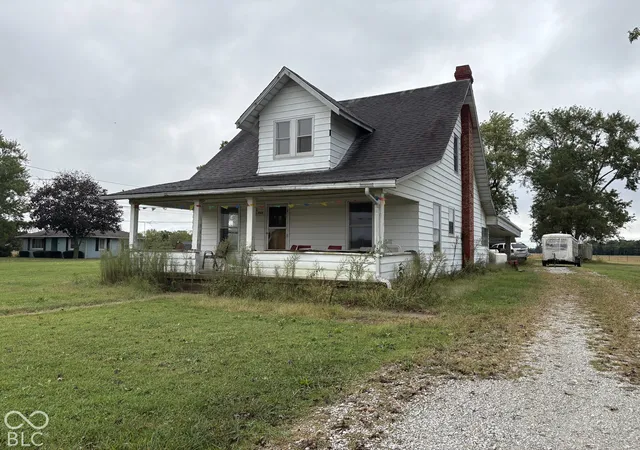 Photo 1 of Sale Pending at 735 W 200 Road S, Columbus, IN 47201 | MLS# 22128125 | Listing updated on 2026-09-29