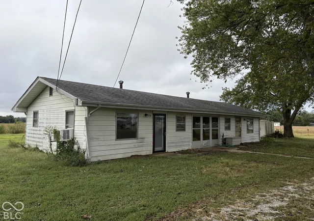 Photo 3 of Sale Pending at 735 W 200 Road S, Columbus, IN 47201 | MLS# 22128125 | Listing updated on 2026-09-29